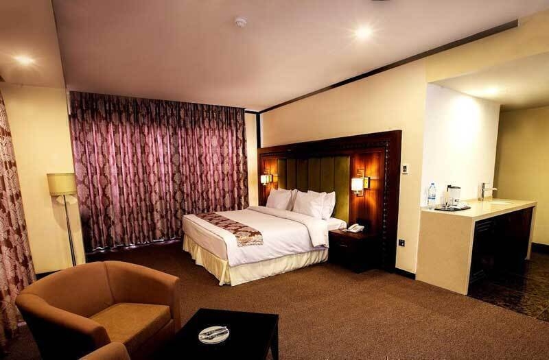  رزرو و خرید تور کیش هتل پانوراما با خدمات کامل و گشت جزیره بهمراه پرواز چارتری و منوی بوفه آژانس هواپیمایی آریا اوج پروا 