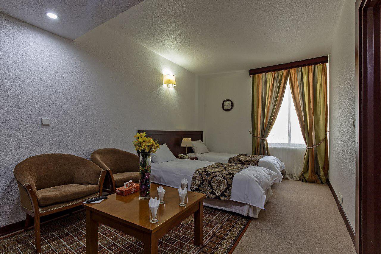  رزرو و خرید تور کیش هتل سان رایز با خدمات کامل و گشت جزیره بهمراه پرواز چارتری و منوی بوفه آژانس هواپیمایی آریا اوج پروا 