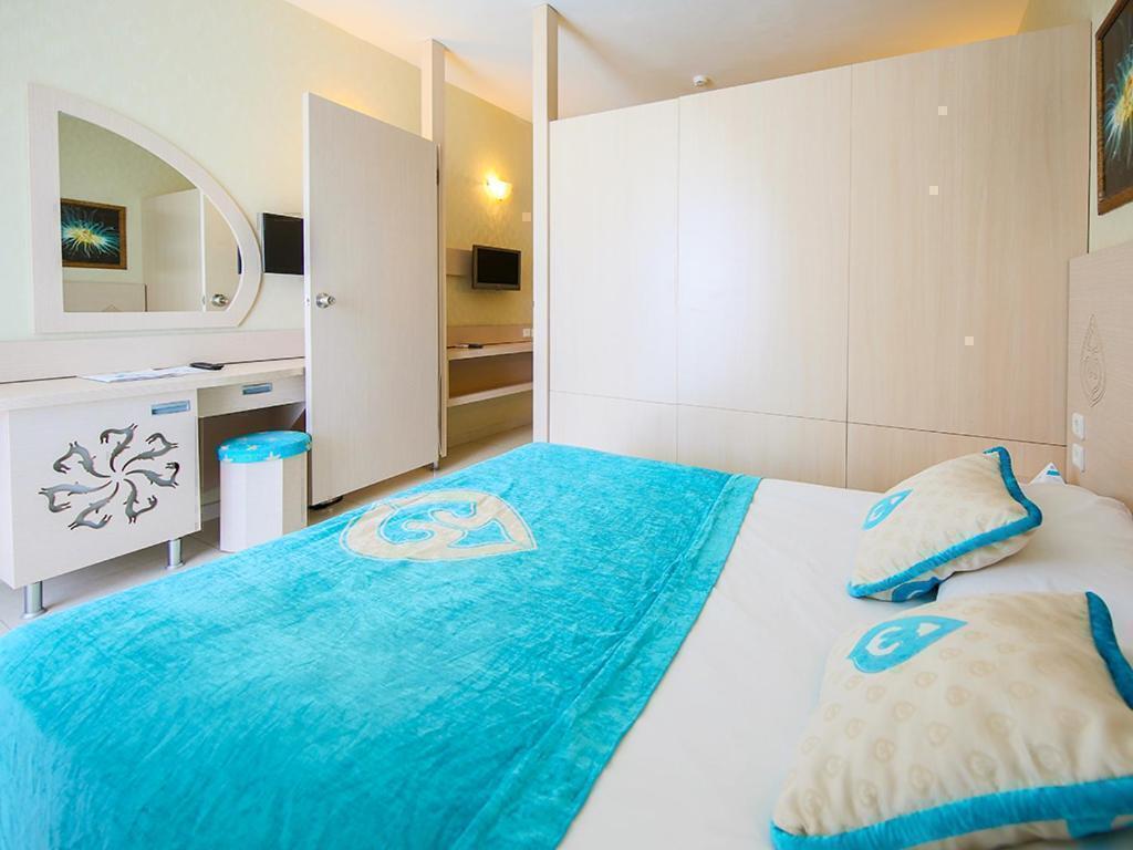 قیمت تور آنتالیا هتل دایما بیز کیریش کمر یوآل با پرواز مستقیم ترک چارتری و لحظه آخری آژانس هواپیمایی آریا اوج پرواز