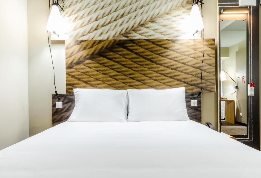  تور گرجستان هتل ایبیس 