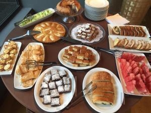 تور وان هتل رویال میلانو بهمراه عکس و لوکیشن و نظرات مسافران با اتوبوس vip لحظه آخری ارزان اقامت در هتل های کولر دار مرک