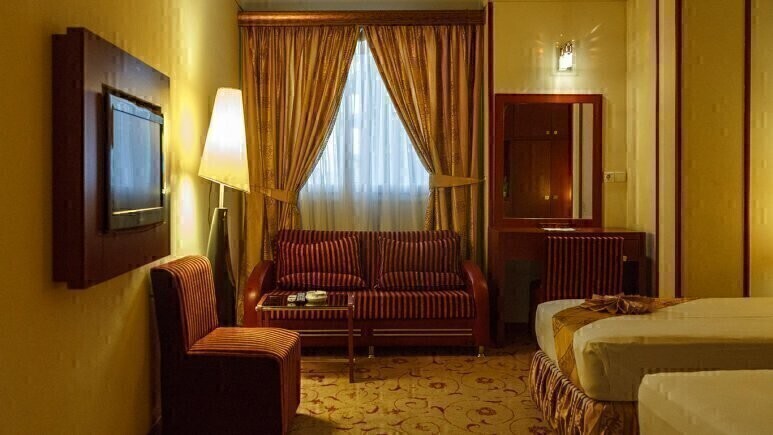  تور مشهد هوایی هتل عماد پنج ستاره و چهار ستاره بهمراه عکس و لوکیشن و نظرات مسافران با پرواز لحظه آخری ارزان اقامت در هت 