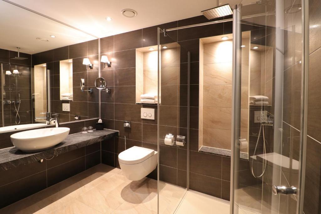 تور هلند هتل ایکس او کوتور