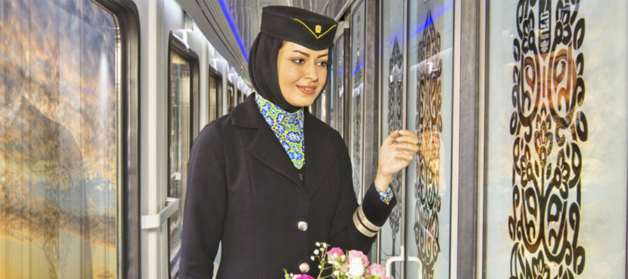 عکس مهماندار زن قطارهای فدک