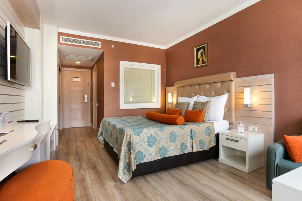  تور آنتالیا هتل یوآل اورنج کاونتی ویژه عید فطر Orange County Resort Kemer 