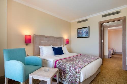 قیمت تور آنتالیا هتل اورنج کانتی ریزورت بلک یوآل با پرواز مستقیم ترک چارتری و لحظه آخری آژانس هواپیمایی آریا اوج پرواز