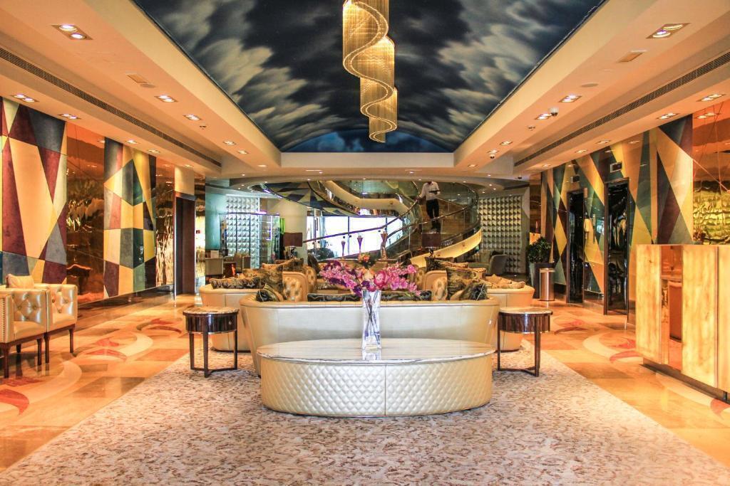  تور 4شب و 5 روز دبی ویژه عید فطر هتل لیلا The Leela Hotel 