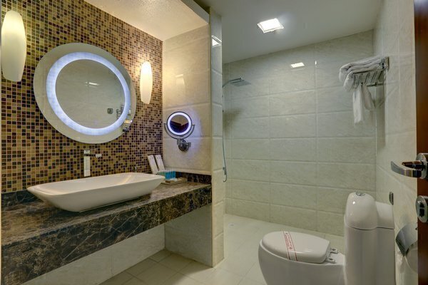 رزرو و خرید تور کیش هتل شایگان کیش با خدمات کامل و گشت جزیره بهمراه پرواز چارتری و منوی بوفه آژانس هواپیمایی آریا اوج پر