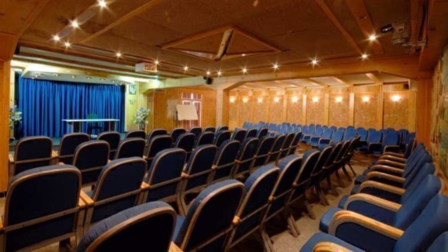 رزرو و خرید تور کیش هتل پارسیان با خدمات کامل و گشت جزیره بهمراه پرواز چارتری و منوی بوفه آژانس هواپیمایی آریا اوج پرواز