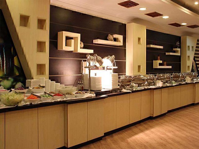 رزرو و خرید تور کیش هتل صدف با خدمات کامل و گشت جزیره بهمراه پرواز چارتری و منوی بوفه آژانس هواپیمایی آریا اوج پرواز مجر