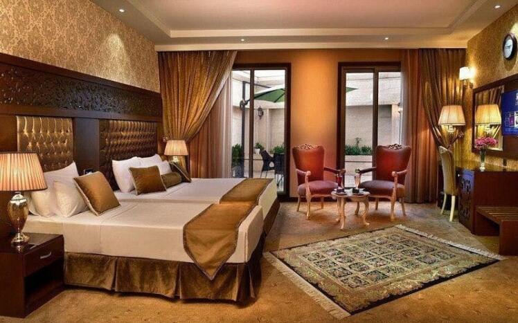 تور ارزان مشهد هوایی اقامت در هتل با صبحانه و ناهار و شام فولبرد هتل نزدیک به حرم امام رضا 