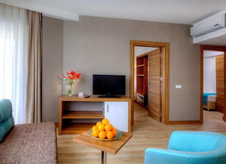 تور لحظه آخری آنتالیا هتل گرند پارک لارا Grand Park Lara