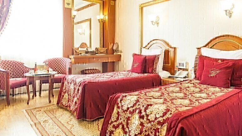 تور مشهد هوایی هتل قصر طلایی پنج ستاره بهمراه عکس و لوکیشن و نظرات مسافران با پرواز اتوبوس vip لحظه آخری ارزان اقامت د