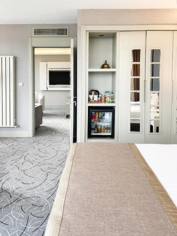 تور وان هتل کانفریوم بهمراه عکس و لوکیشن و نظرات مسافران با اتوبوس vip لحظه آخری ارزان اقامت در هتل های کولر دار مرکز شه