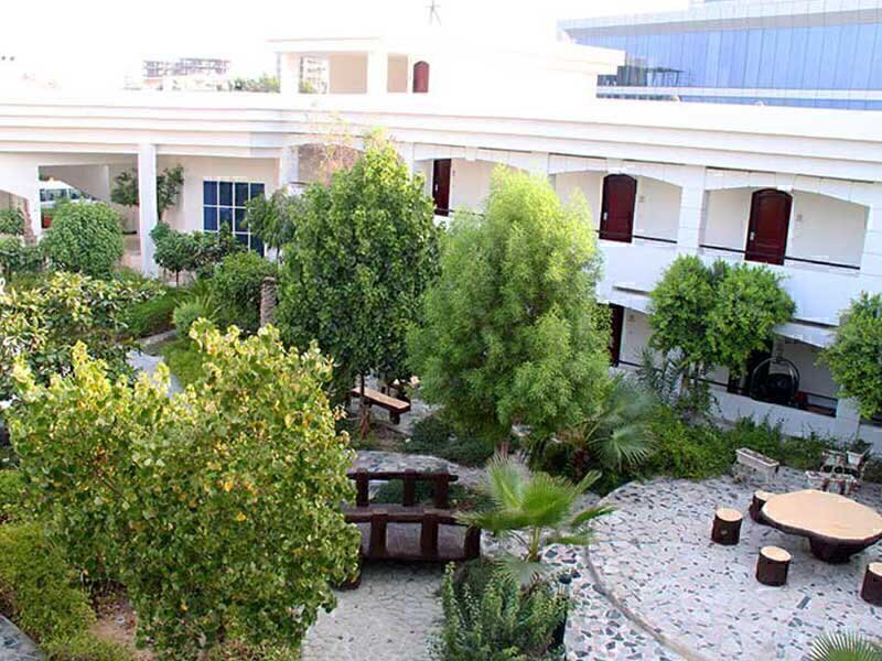 عکس محوطه هتل هلیا کیش