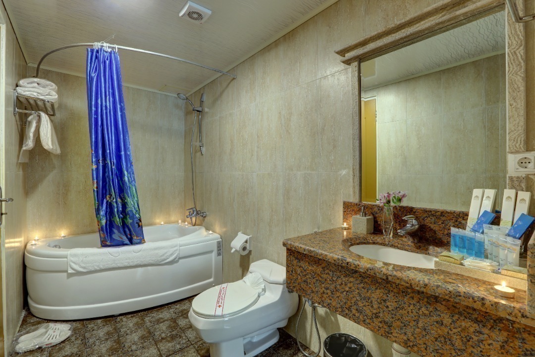 رزرو و خرید تور کیش هتل شایگان کیش با خدمات کامل و گشت جزیره بهمراه پرواز چارتری و منوی بوفه آژانس هواپیمایی آریا اوج پر