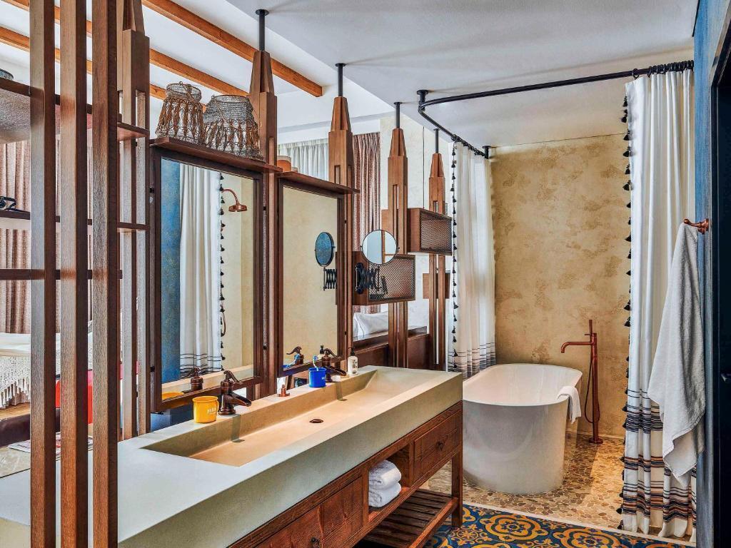 هتل 25 آورز وان سنترال