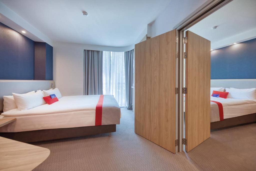 تور زمینی ارمنستان هتل هالیدی این اکسپرس