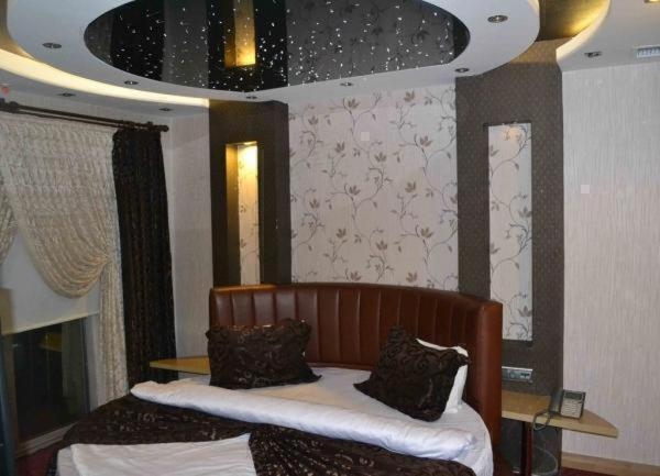  تور وان ویژه کنسرت با بلیط کنسرت معین و شادمه عقیلی وی آی پی بهمراه عکس و لوکیشن و نظرات مسافران با اتوبوس vip لحظه آخری 