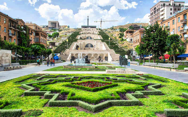  تور-ارمنستان-ایروان-زمینی-و-هوایی-با-قطار-گروهی-هتل-4-روزه-و-7-روزه-آژانس-مسافرتی-آریا-اوج-پرواز 