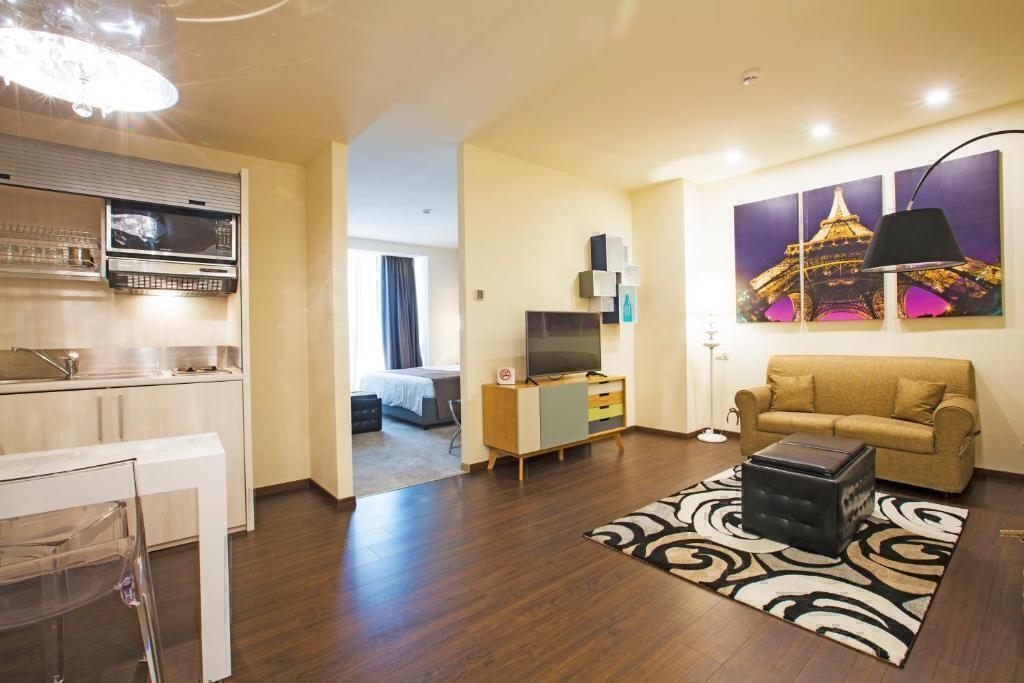  هزینه تور ارمنستان هتل اپرا سوئیت 