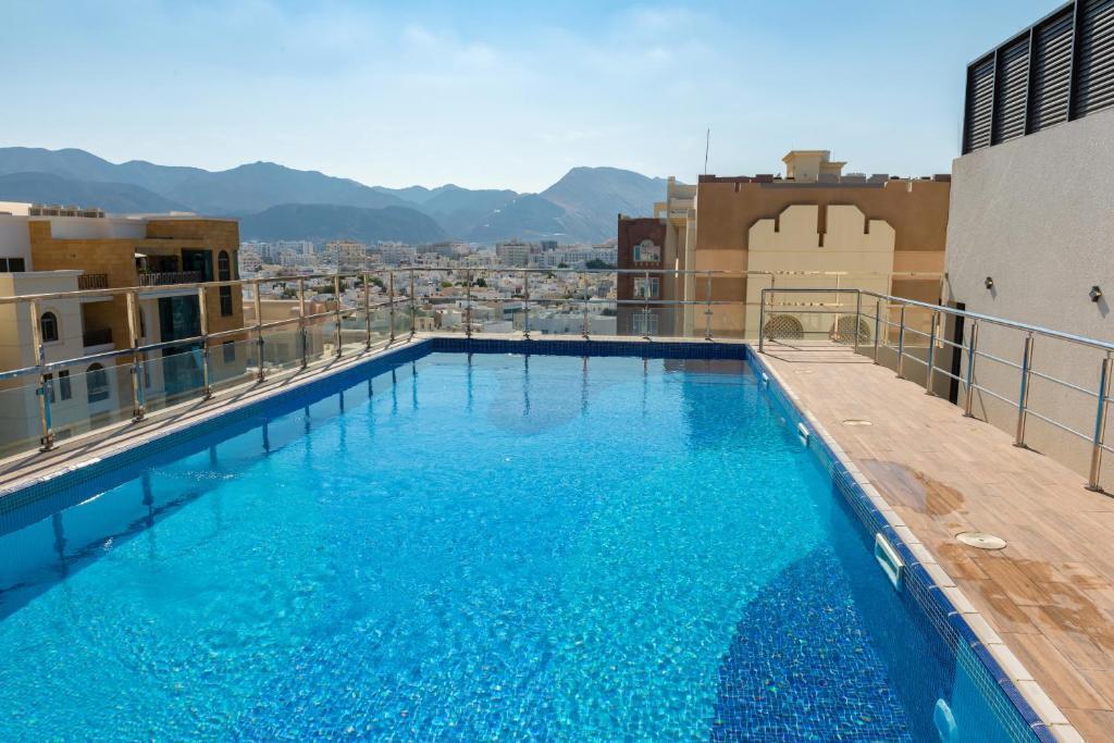 Royal Crown Hotel Tour