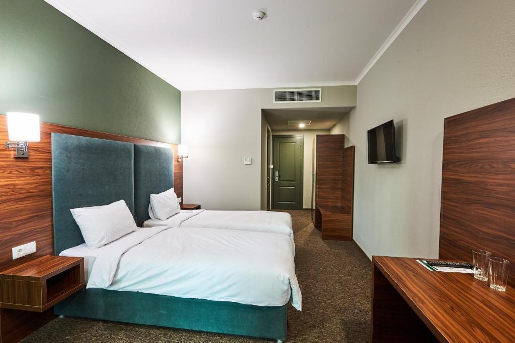  تور تفلیس هتل گرین تاور 