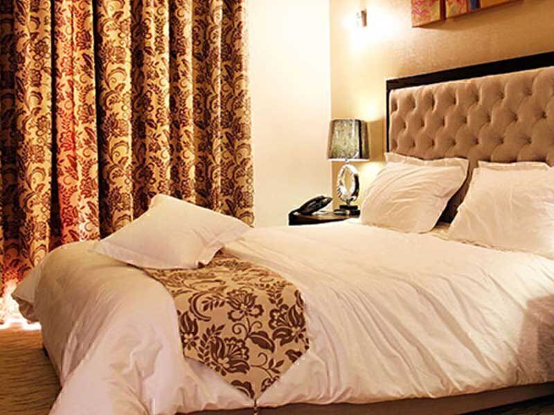 رزرو و خرید تور کیش هتل سورینت مریم با خدمات کامل و گشت جزیره بهمراه پرواز چارتری و منوی بوفه آژانس هواپیمایی آریا اوج پ