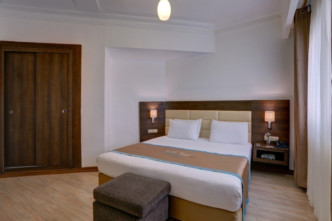 رزرو و خرید تور کیش هتل شایگان کیش با خدمات کامل و گشت جزیره بهمراه پرواز چارتری و منوی بوفه آژانس هواپیمایی آریا اوج پر