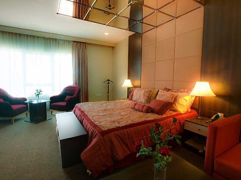 رزرو و خرید تور کیش هتل ایران با خدمات کامل و گشت جزیره بهمراه پرواز چارتری و منوی بوفه آژانس هواپیمایی آریا اوج پرواز م