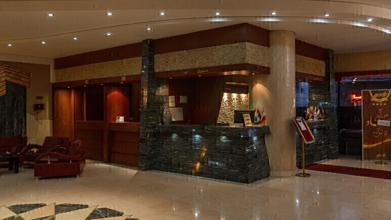  تور مشهد هوایی هتل عماد پنج ستاره و چهار ستاره بهمراه عکس و لوکیشن و نظرات مسافران با پرواز لحظه آخری ارزان اقامت در هت 