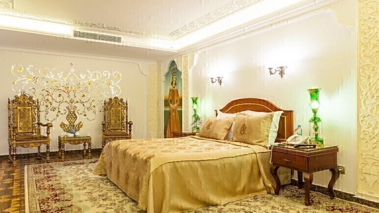 تور مشهد هوایی هتل قصر طلایی پنج ستاره بهمراه عکس و لوکیشن و نظرات مسافران با پرواز اتوبوس vip لحظه آخری ارزان اقامت د