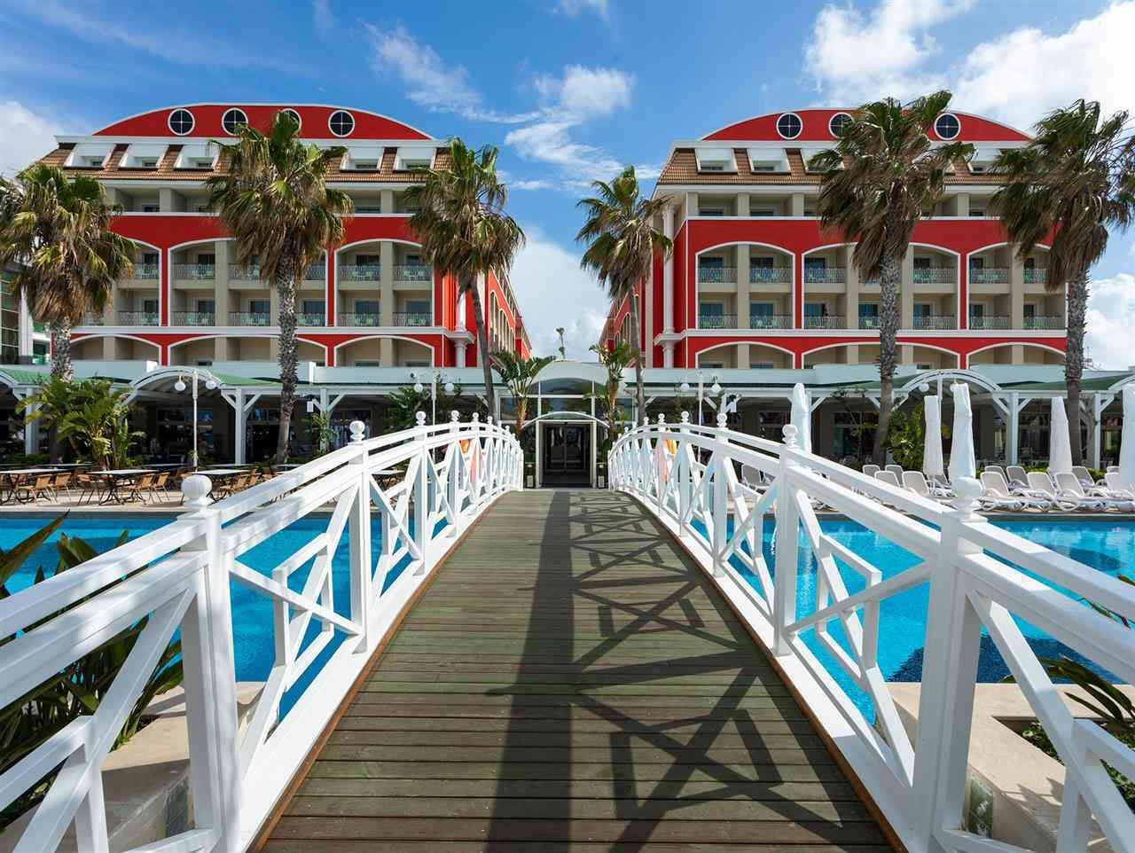 قیمت تور آنتالیا هتل اورنج کانتی ریزورت بلک یوآل با پرواز مستقیم ترک چارتری و لحظه آخری آژانس هواپیمایی آریا اوج پرواز