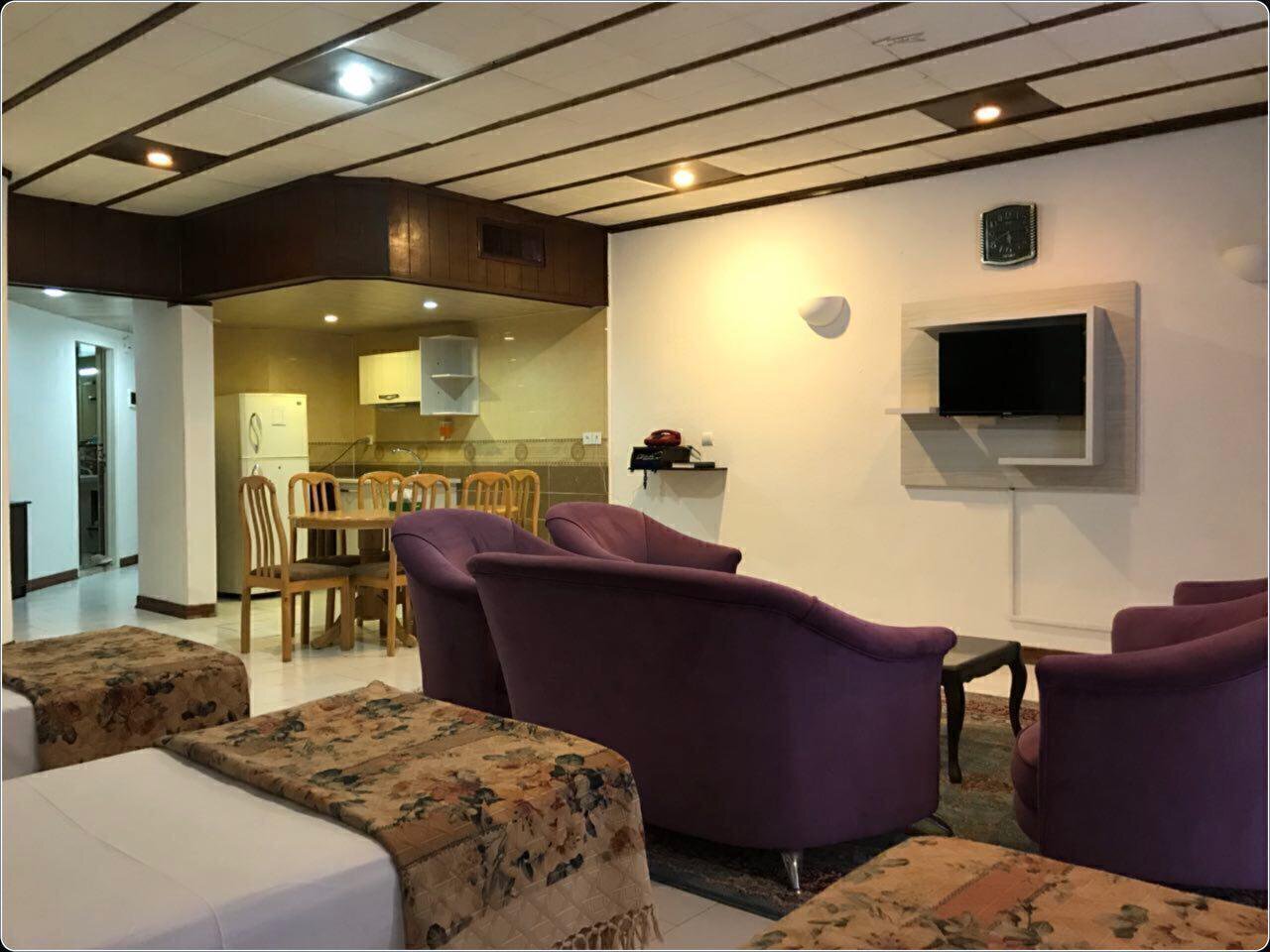 رزرو و خرید تور کیش هتل پارسیان با خدمات کامل و گشت جزیره بهمراه پرواز چارتری و منوی بوفه آژانس هواپیمایی آریا اوج پرواز