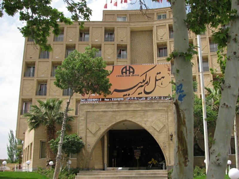 خرید تور کاشان هتل پنج ستاره امیر کبیر با اتوبوس وی آی پی در آژانس هواپیمایی آریا اوج پرواز کرج