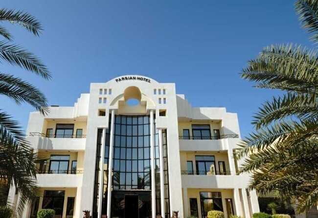 رزرو و خرید تور کیش هتل پارسیان با خدمات کامل و گشت جزیره بهمراه پرواز چارتری و منوی بوفه آژانس هواپیمایی آریا اوج پرواز