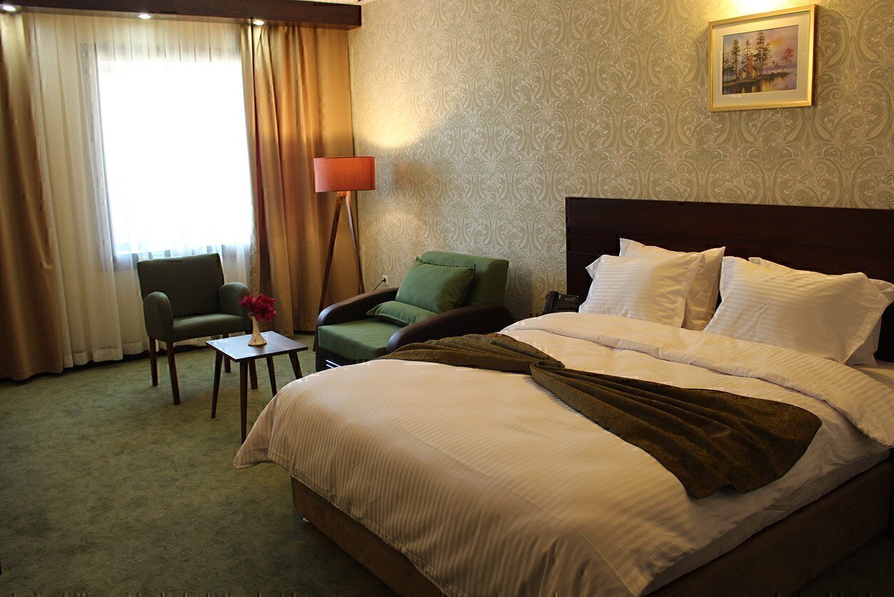 رزرو و خرید تور کیش هتل لیلیوم کیش با خدمات کامل و گشت جزیره بهمراه پرواز چارتری و منوی بوفه آژانس هواپیمایی آریا اوج پر