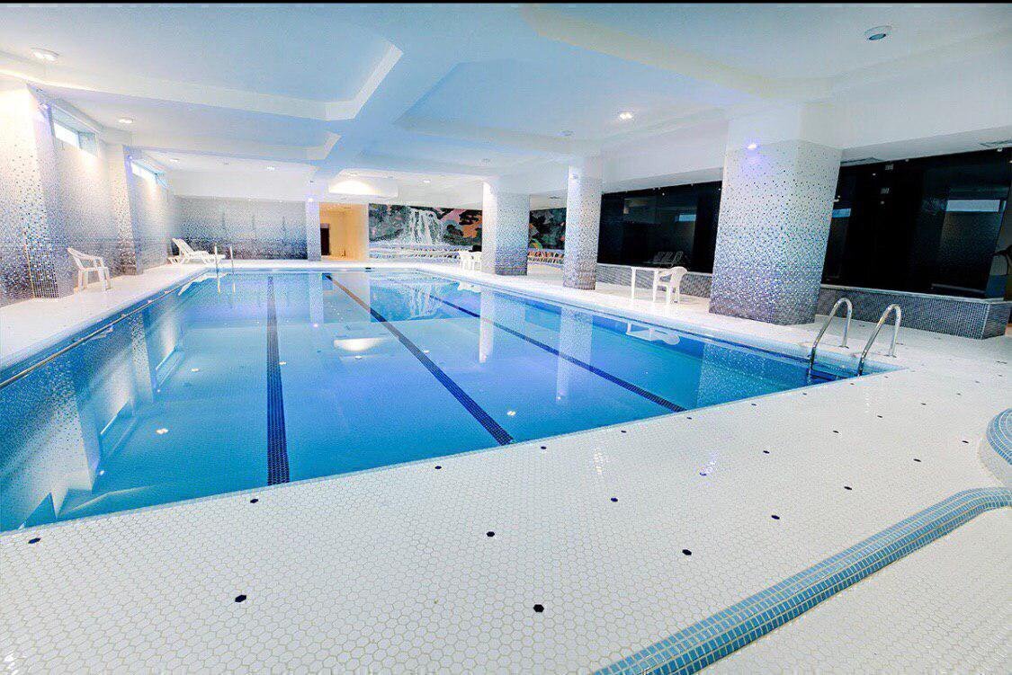 رزرو و خرید تور کیش هتل ایران با خدمات کامل و گشت جزیره بهمراه پرواز چارتری و منوی بوفه آژانس هواپیمایی آریا اوج پرواز م