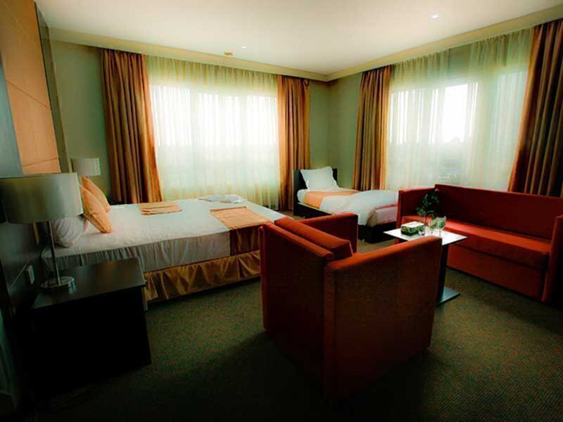 رزرو و خرید تور کیش هتل ایران با خدمات کامل و گشت جزیره بهمراه پرواز چارتری و منوی بوفه آژانس هواپیمایی آریا اوج پرواز م