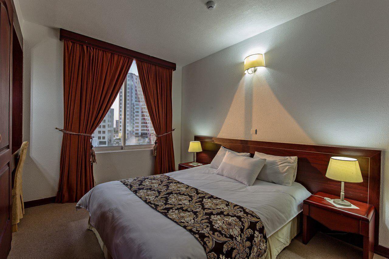  رزرو و خرید تور کیش هتل سان رایز با خدمات کامل و گشت جزیره بهمراه پرواز چارتری و منوی بوفه آژانس هواپیمایی آریا اوج پروا 