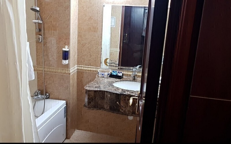 Parmida Hotel Kish price tour