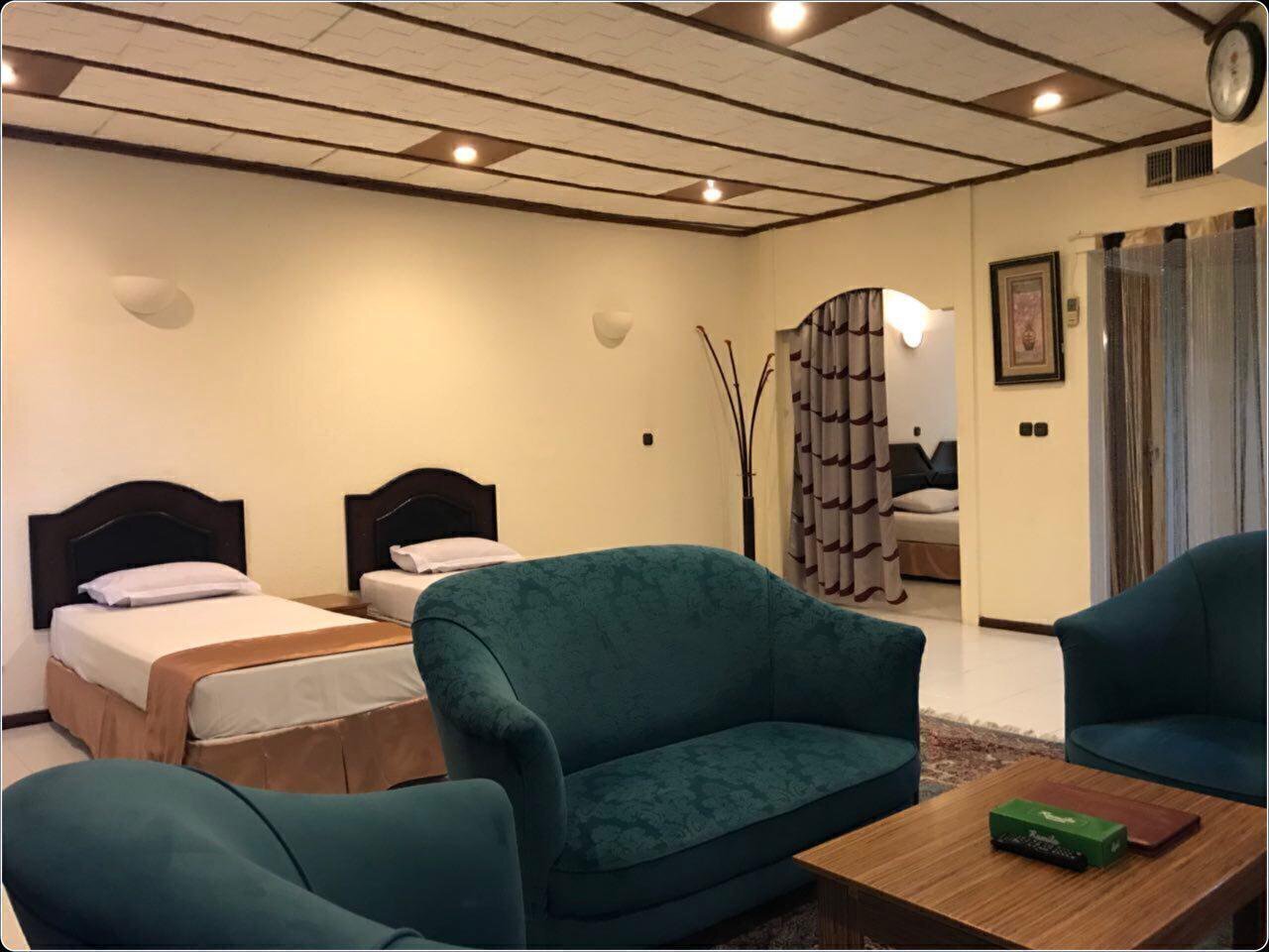 رزرو و خرید تور کیش هتل پارسیان با خدمات کامل و گشت جزیره بهمراه پرواز چارتری و منوی بوفه آژانس هواپیمایی آریا اوج پرواز