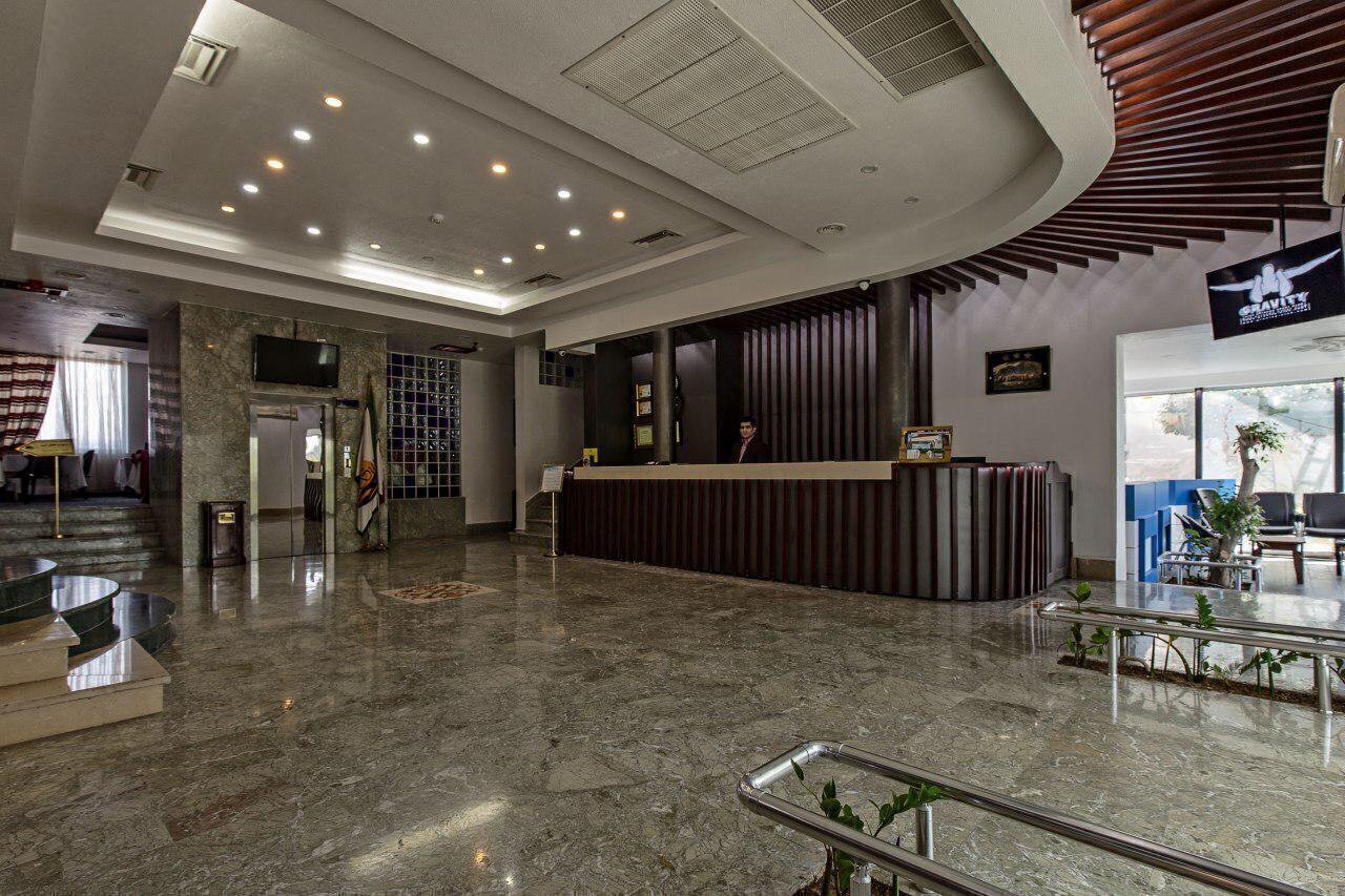  رزرو و خرید تور کیش هتل سان رایز با خدمات کامل و گشت جزیره بهمراه پرواز چارتری و منوی بوفه آژانس هواپیمایی آریا اوج پروا 