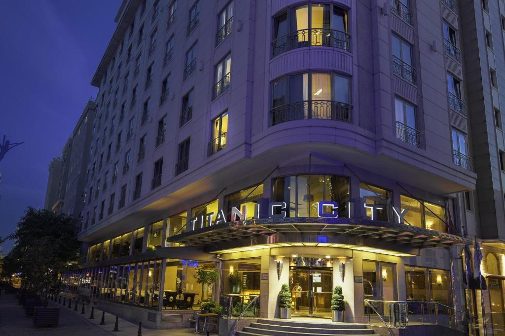  تور ارزان قیمت استانبول هتل تایتانیک سیتی تکسیم 