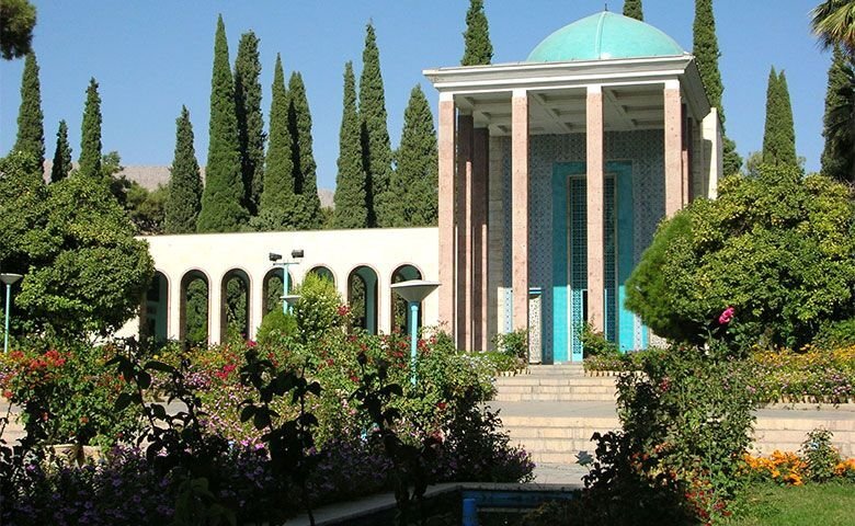 تور-شیراز-با-اتوبوس-زمینی-قطار-هوایی-آریا-اوج-پرواز