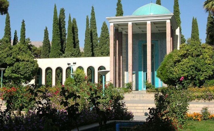 تور-شیراز-با-اتوبوس-زمینی-قطار-هوایی-آریا-اوج-پرواز