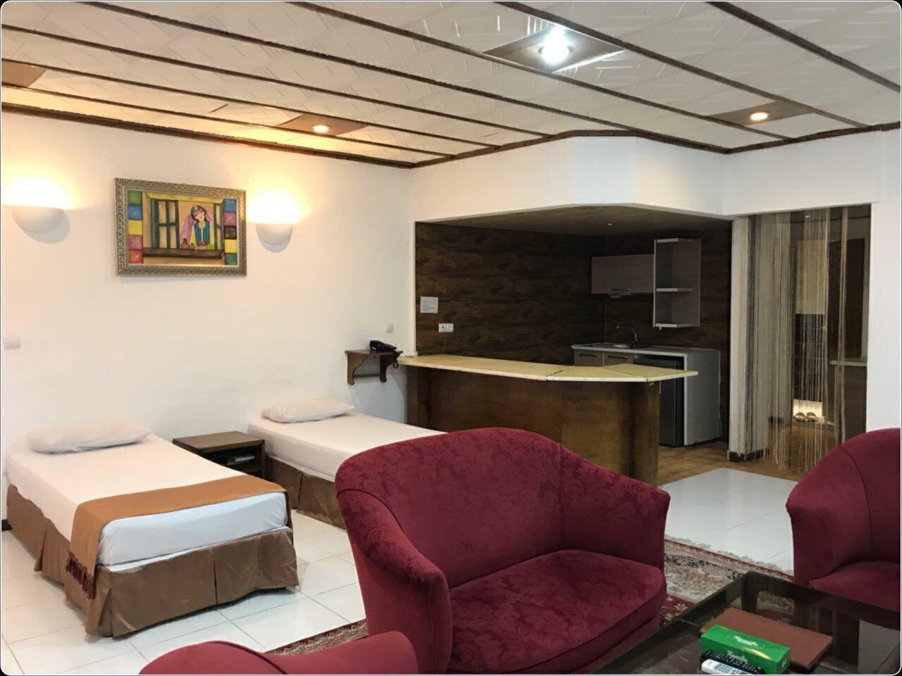 رزرو و خرید تور کیش هتل پارسیان با خدمات کامل و گشت جزیره بهمراه پرواز چارتری و منوی بوفه آژانس هواپیمایی آریا اوج پرواز