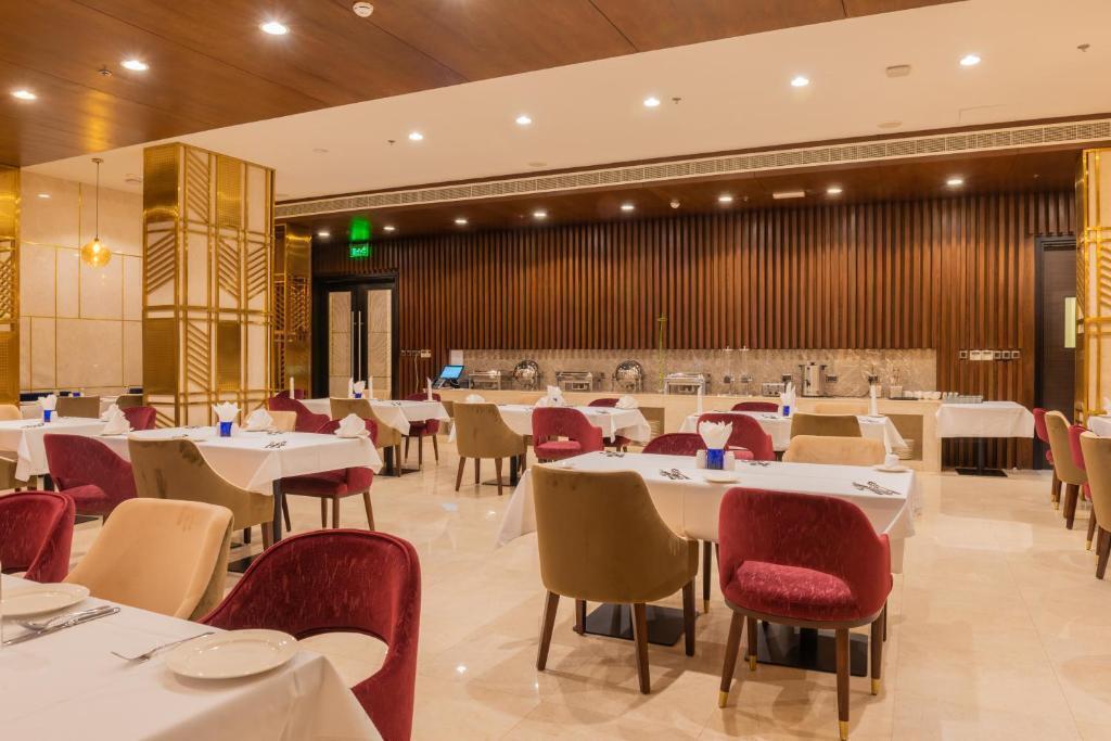 تور قیمت مناسب عمان هتل رویال کراون