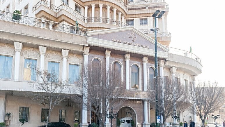 تور مشهد هوایی هتل قصر طلایی پنج ستاره بهمراه عکس و لوکیشن و نظرات مسافران با پرواز اتوبوس vip لحظه آخری ارزان اقامت د