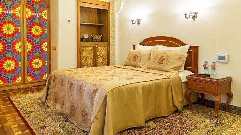 تور مشهد هوایی هتل قصر طلایی پنج ستاره بهمراه عکس و لوکیشن و نظرات مسافران با پرواز اتوبوس vip لحظه آخری ارزان اقامت د